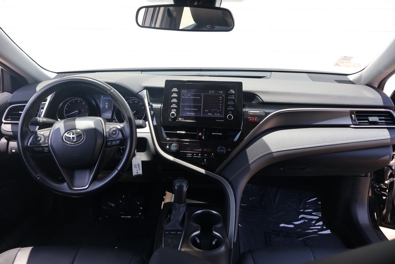 Toyota Camry Vehicle Full-screen Gallery Image 21