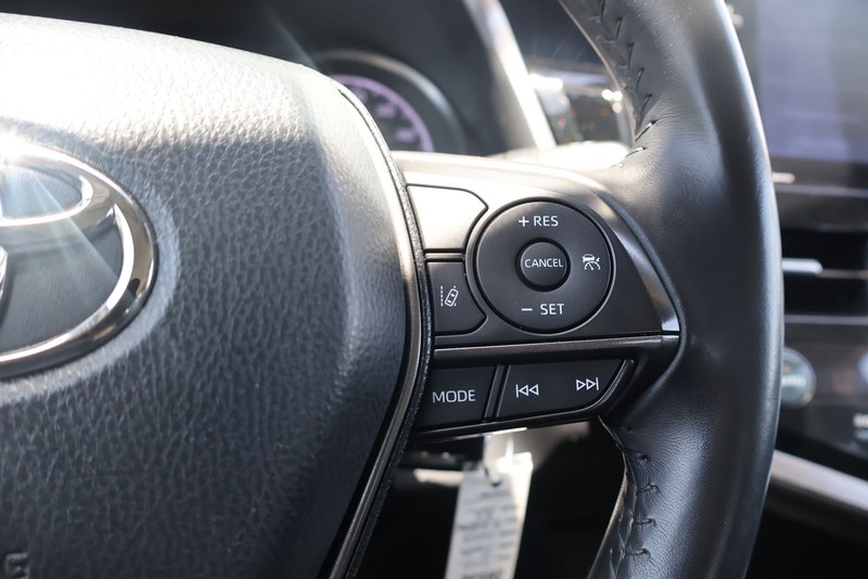 Toyota Camry Vehicle Full-screen Gallery Image 25