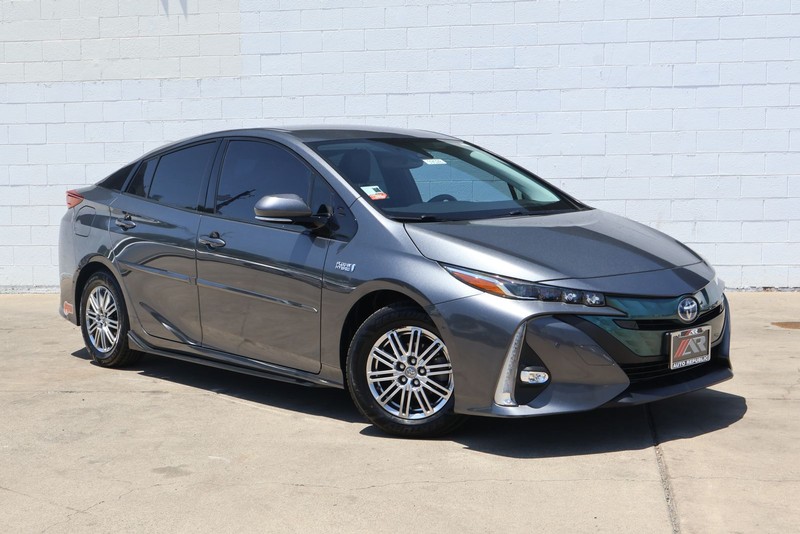 Toyota Prius Prime Vehicle Full-screen Gallery Image 01