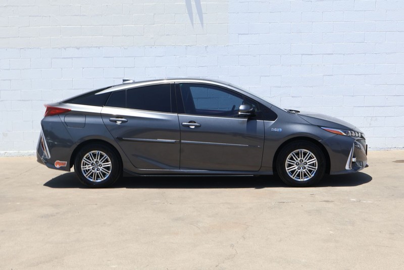 Toyota Prius Prime Vehicle Full-screen Gallery Image 04