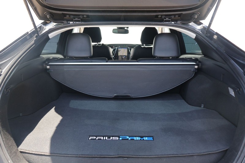 Toyota Prius Prime Vehicle Full-screen Gallery Image 08