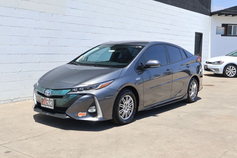 Toyota Prius Prime Vehicle Full-screen Gallery Image 11