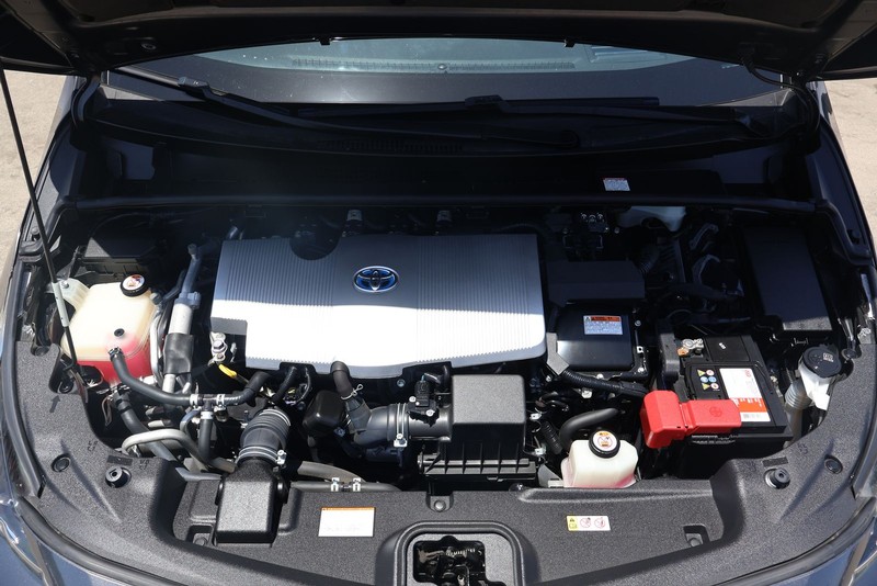 Toyota Prius Prime Vehicle Full-screen Gallery Image 12