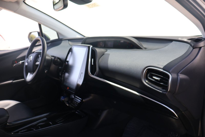 Toyota Prius Prime Vehicle Full-screen Gallery Image 18