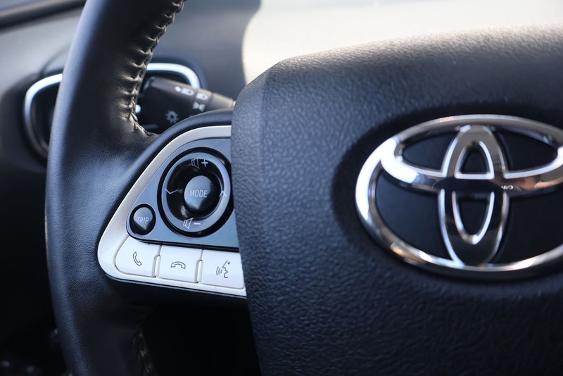 Toyota Prius Prime Vehicle Full-screen Gallery Image 24
