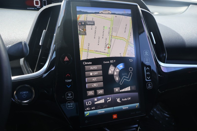 Toyota Prius Prime Vehicle Full-screen Gallery Image 27