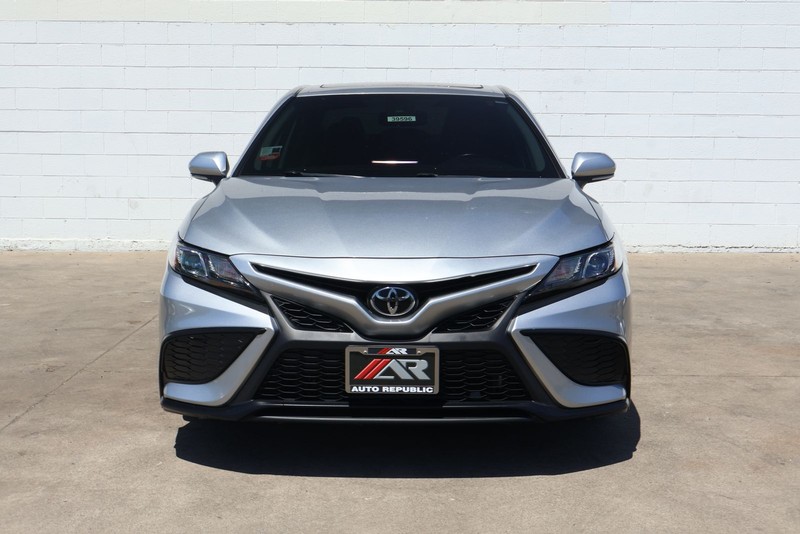 Toyota Camry Vehicle Full-screen Gallery Image 02