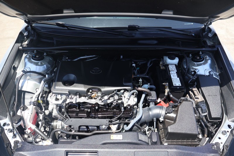 Toyota Camry Vehicle Full-screen Gallery Image 12