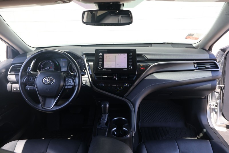 Toyota Camry Vehicle Full-screen Gallery Image 21