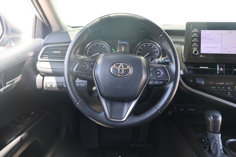 Toyota Camry Vehicle Full-screen Gallery Image 23