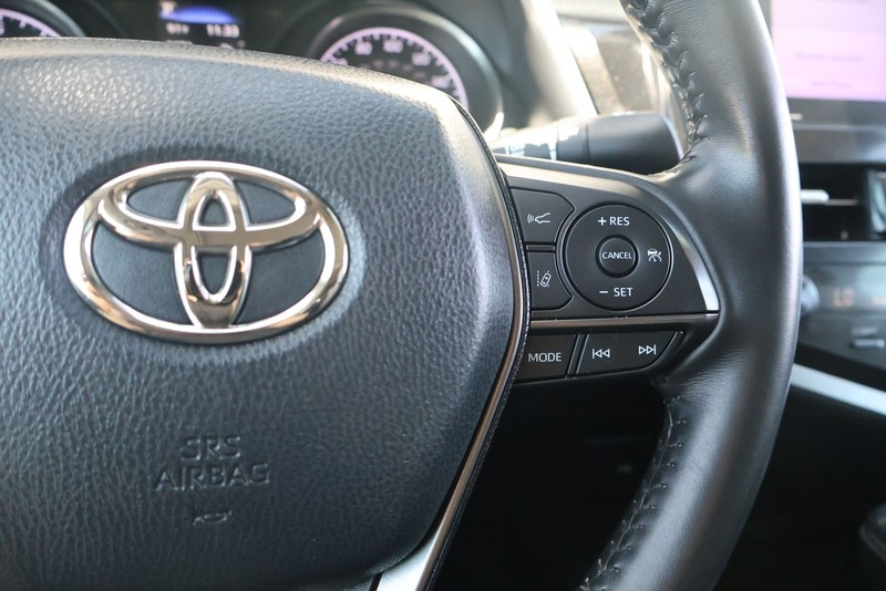 Toyota Camry Vehicle Full-screen Gallery Image 25