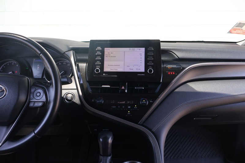 Toyota Camry Vehicle Full-screen Gallery Image 26