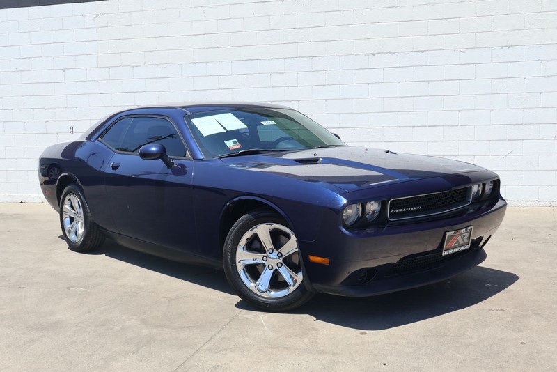 Dodge Challenger Vehicle Full-screen Gallery Image 01
