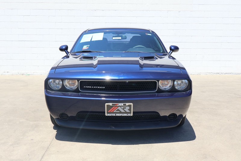 Dodge Challenger Vehicle Full-screen Gallery Image 02