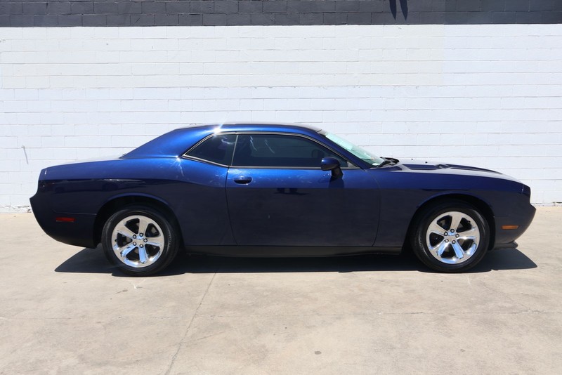 Dodge Challenger Vehicle Full-screen Gallery Image 04