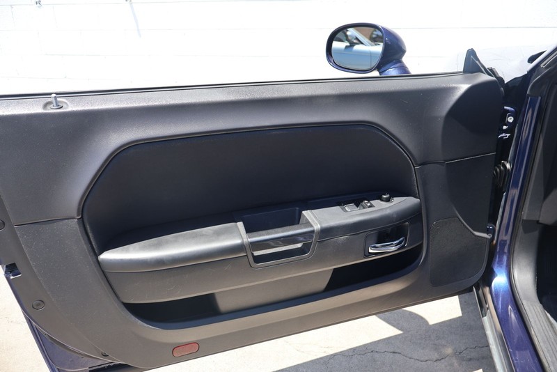 Dodge Challenger Vehicle Full-screen Gallery Image 14