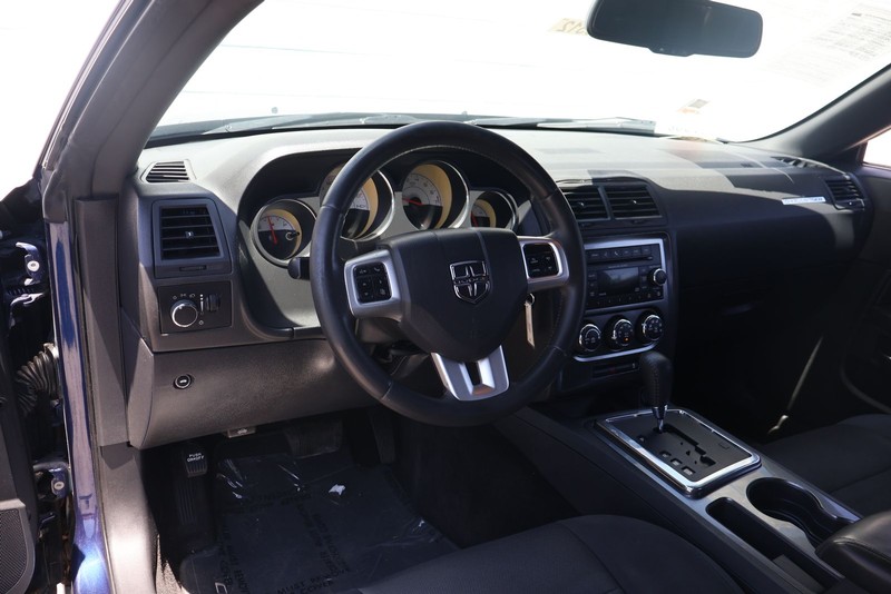 Dodge Challenger Vehicle Full-screen Gallery Image 15
