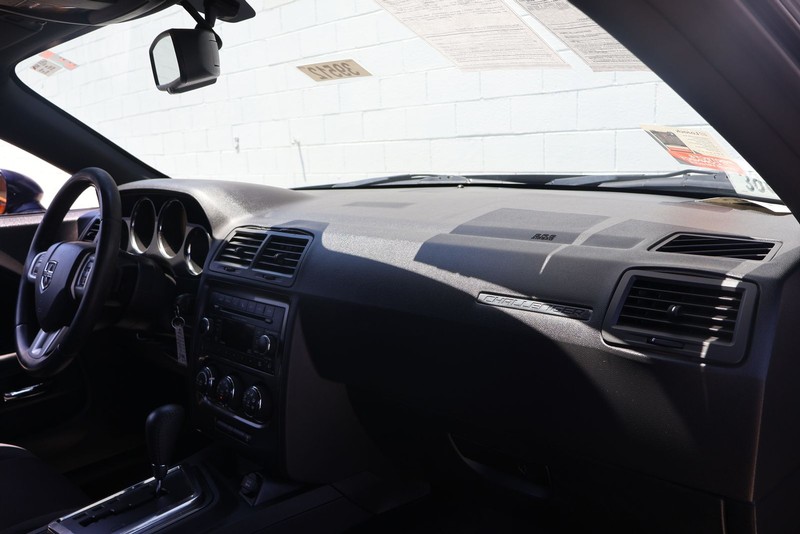 Dodge Challenger Vehicle Full-screen Gallery Image 18