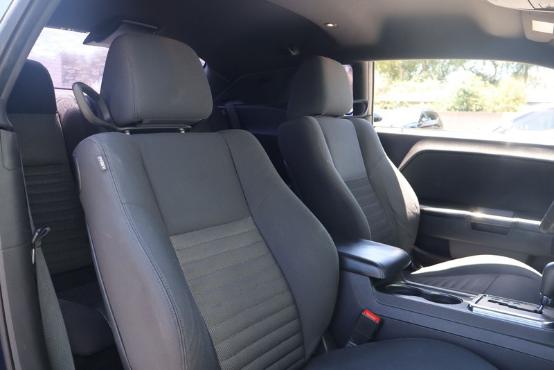 Dodge Challenger Vehicle Full-screen Gallery Image 19