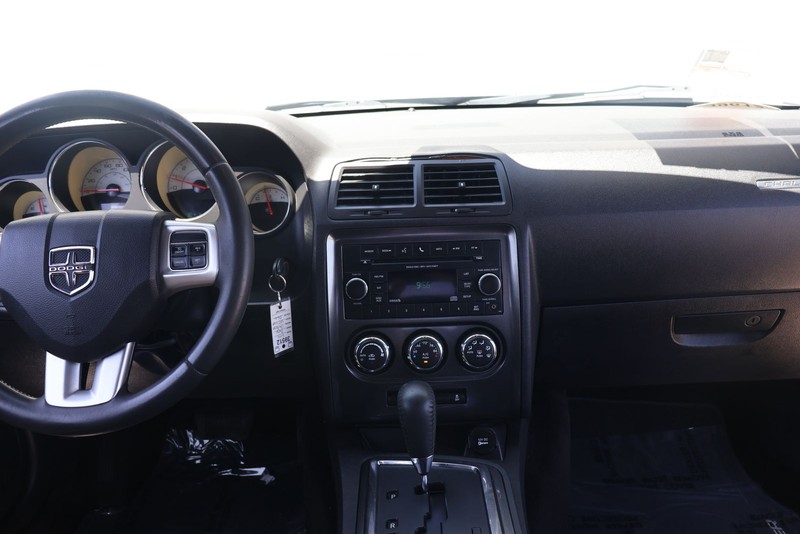 Dodge Challenger Vehicle Full-screen Gallery Image 21