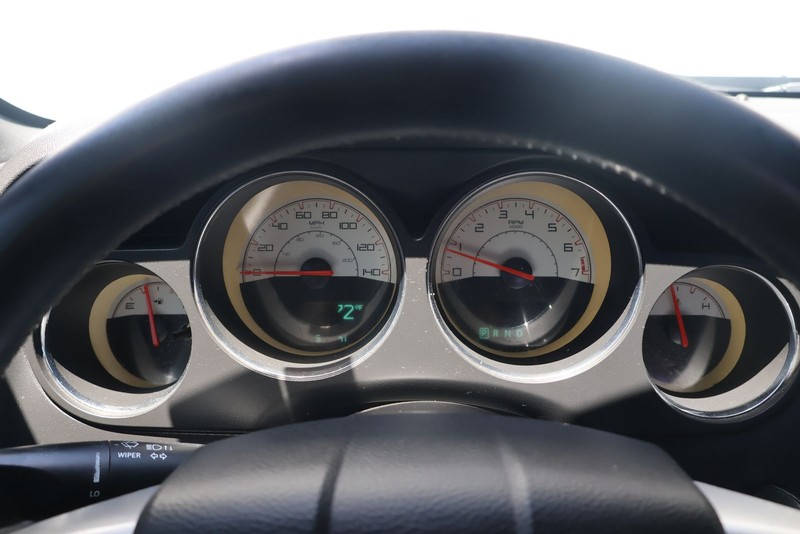 Dodge Challenger Vehicle Full-screen Gallery Image 22