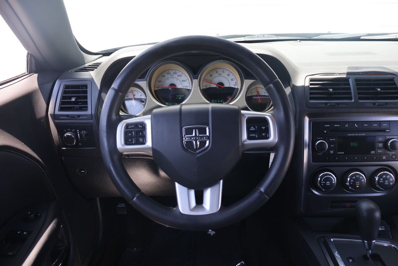 Dodge Challenger Vehicle Full-screen Gallery Image 23