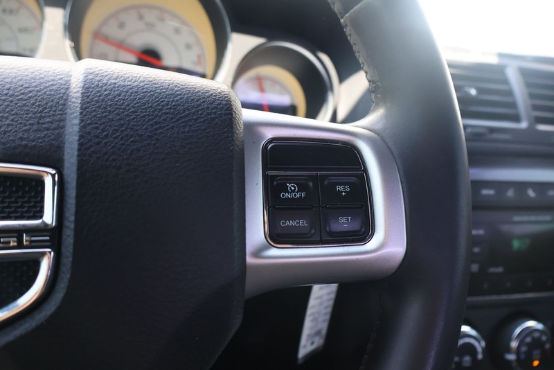 Dodge Challenger Vehicle Full-screen Gallery Image 25