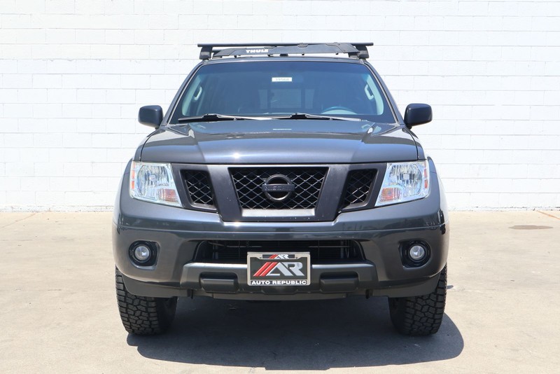 Nissan Frontier Vehicle Full-screen Gallery Image 02
