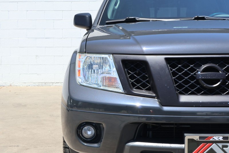 Nissan Frontier Vehicle Full-screen Gallery Image 03