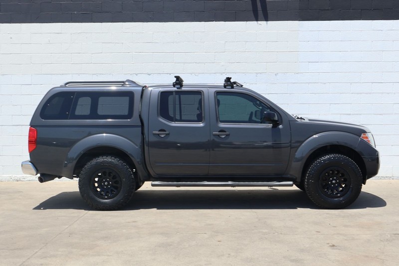 Nissan Frontier Vehicle Full-screen Gallery Image 04