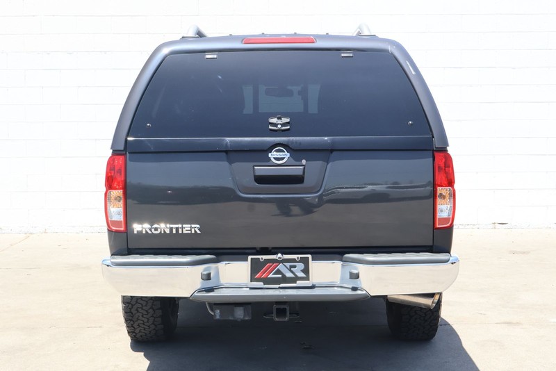 Nissan Frontier Vehicle Full-screen Gallery Image 06