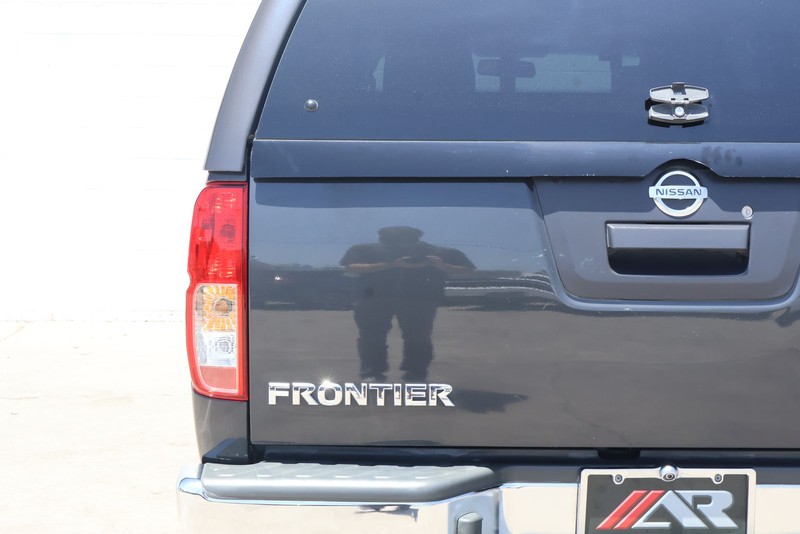 Nissan Frontier Vehicle Full-screen Gallery Image 07