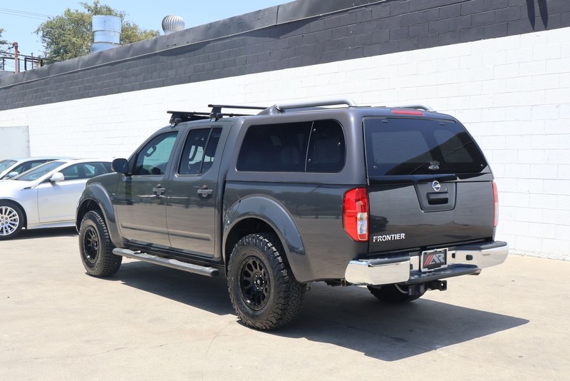 Nissan Frontier Vehicle Full-screen Gallery Image 11
