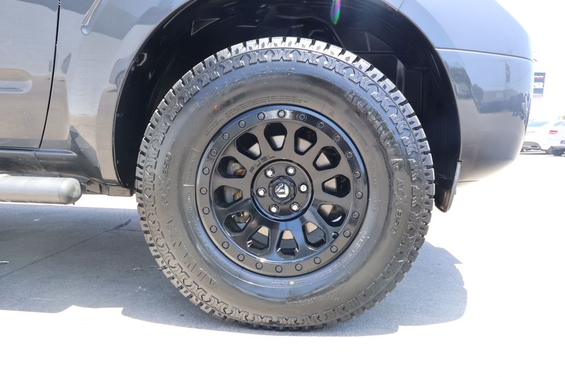 Nissan Frontier Vehicle Full-screen Gallery Image 15