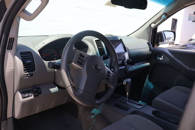 Nissan Frontier Vehicle Full-screen Gallery Image 17
