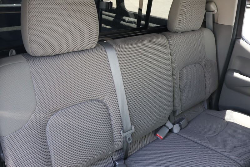 Nissan Frontier Vehicle Full-screen Gallery Image 22