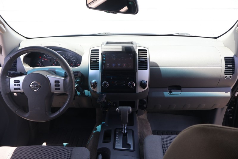 Nissan Frontier Vehicle Full-screen Gallery Image 23