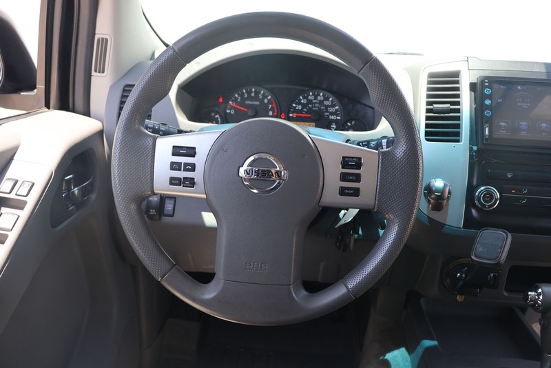 Nissan Frontier Vehicle Full-screen Gallery Image 25