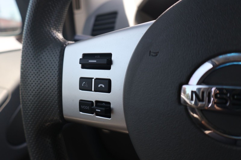 Nissan Frontier Vehicle Full-screen Gallery Image 26
