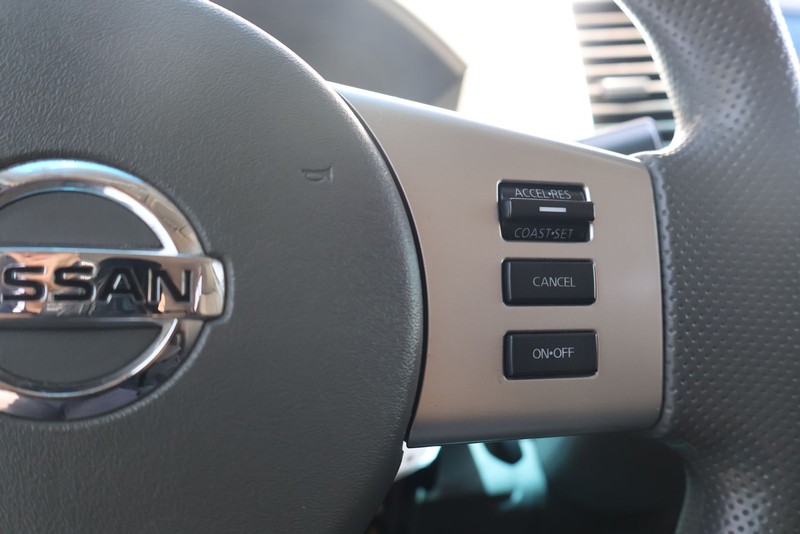 Nissan Frontier Vehicle Full-screen Gallery Image 27