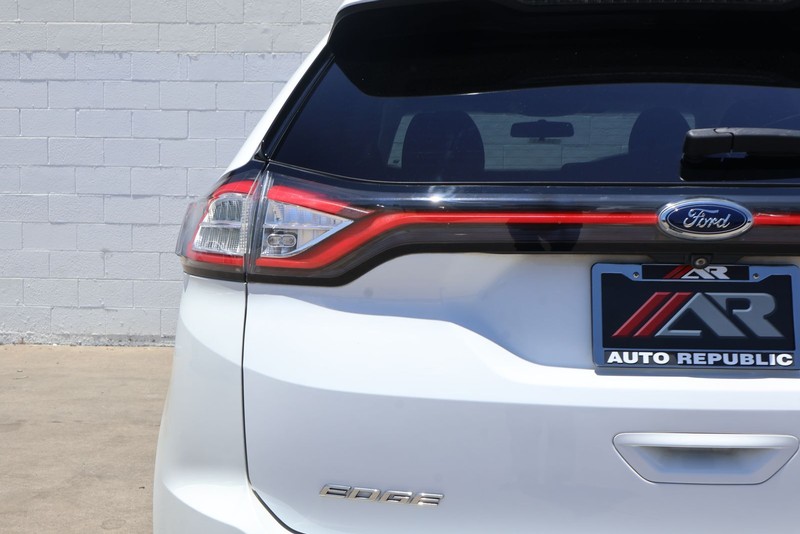 Ford Edge Vehicle Full-screen Gallery Image 07