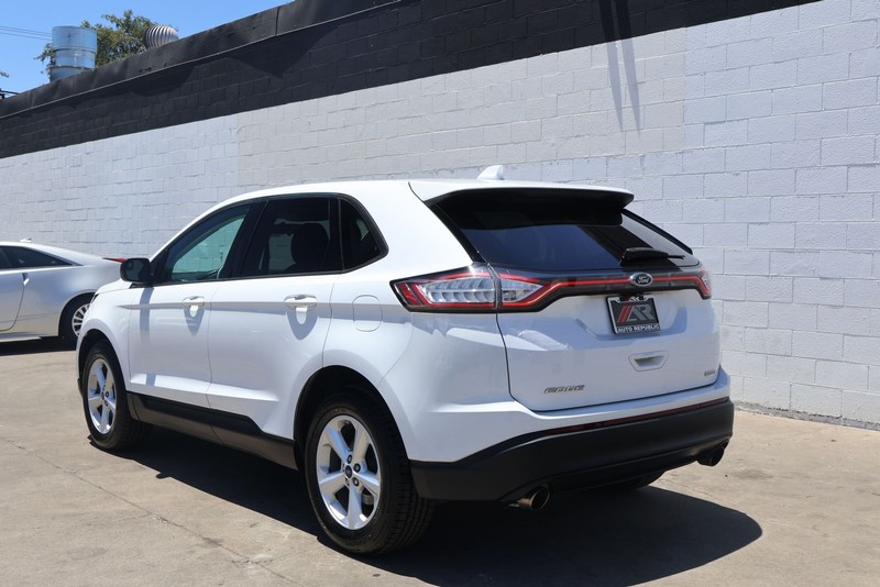 Ford Edge Vehicle Full-screen Gallery Image 09