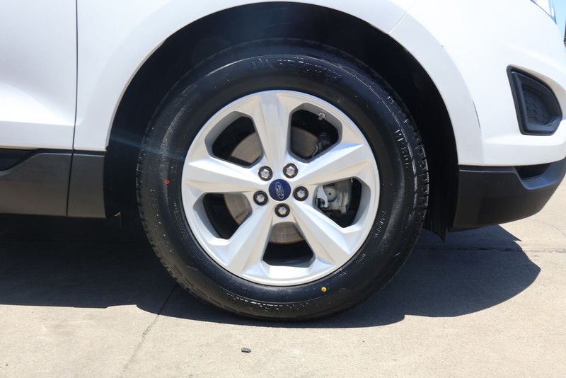 Ford Edge Vehicle Full-screen Gallery Image 13