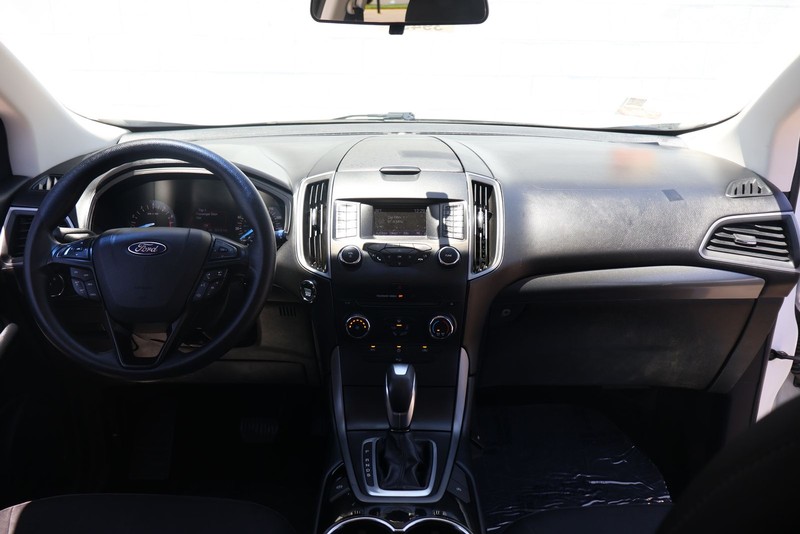 Ford Edge Vehicle Full-screen Gallery Image 22