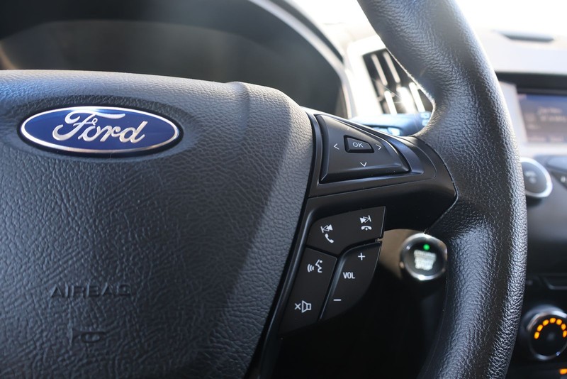 Ford Edge Vehicle Full-screen Gallery Image 26
