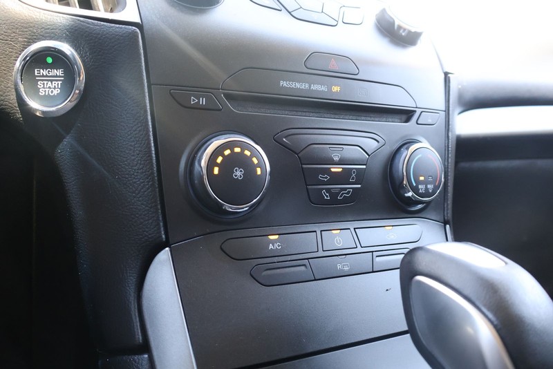 Ford Edge Vehicle Full-screen Gallery Image 30