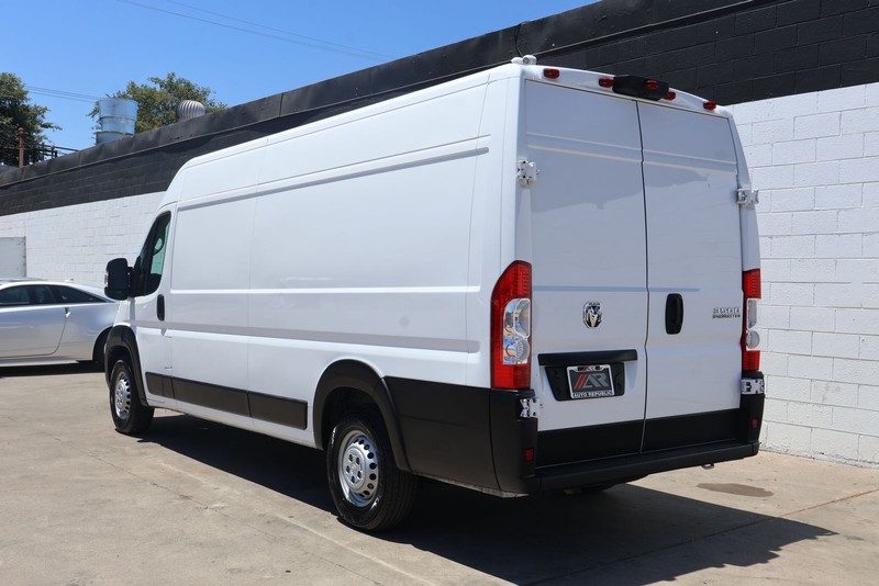 Ram ProMaster Cargo Van Vehicle Full-screen Gallery Image 09