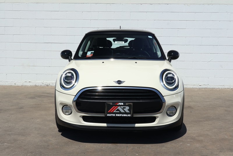 MINI Hardtop 2 Door Vehicle Full-screen Gallery Image 02