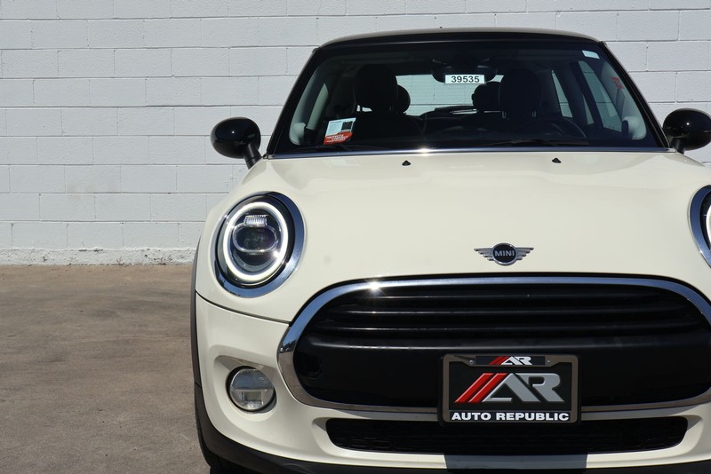 MINI Hardtop 2 Door Vehicle Full-screen Gallery Image 03
