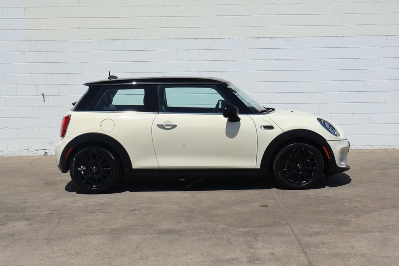 MINI Hardtop 2 Door Vehicle Full-screen Gallery Image 04